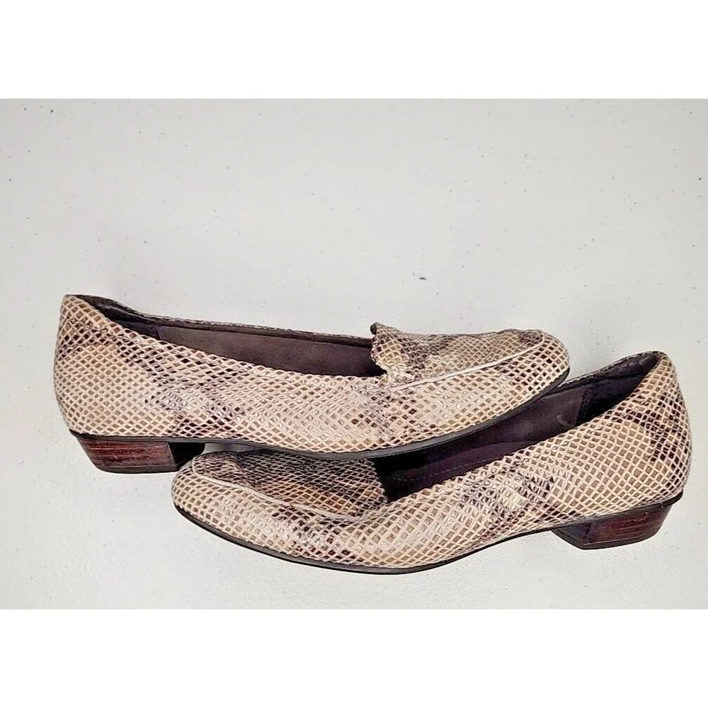 Clarks Artisan Brown Faux Snakeskin Leather Loafers Flats Slip Ons Size US 8 EUC
